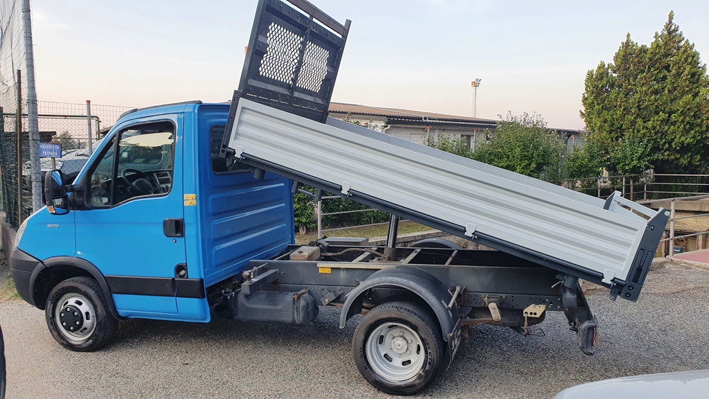 IVECO 35 C10 CASSONE RIBALTABILE TRILATERALE - BADCARS S.R.L. CASSINE ...