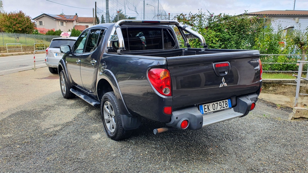 Mitsubishi l200 intense