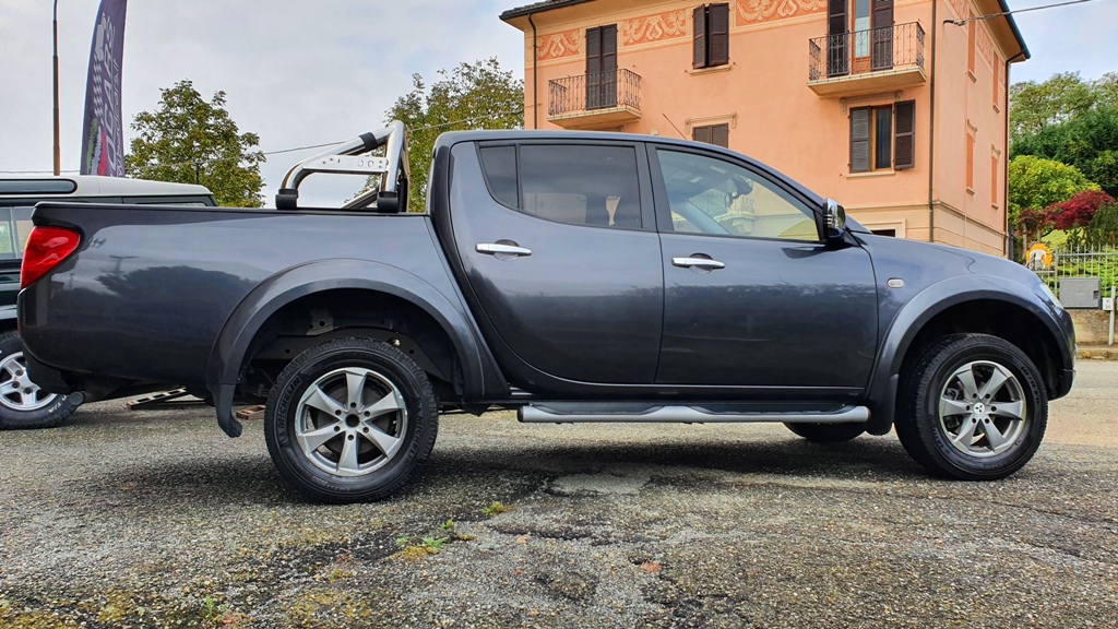 Mitsubishi l200 intense